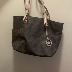 Michael kors tote signature tote bag